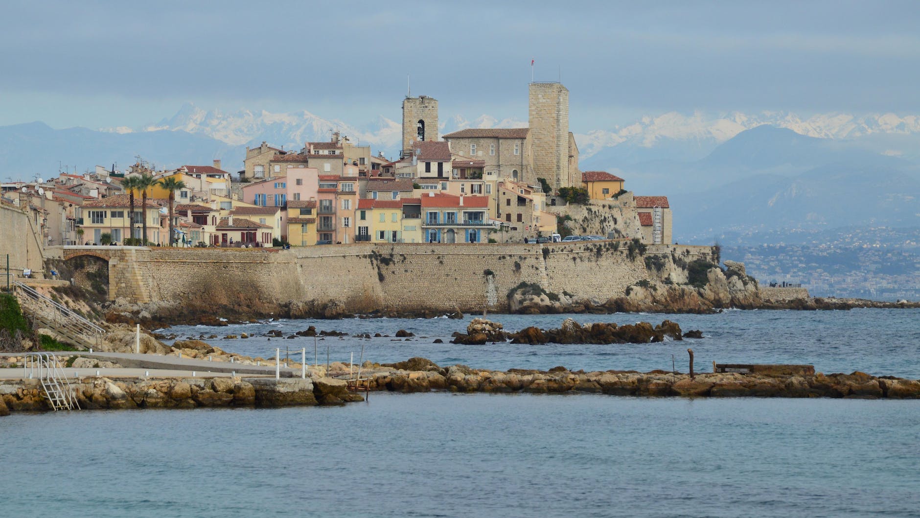 remparts holiday apartments in antibes